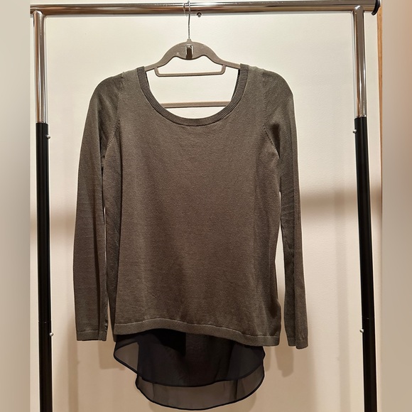 Express layered top with open back- size Medium - Picture 2 of 6